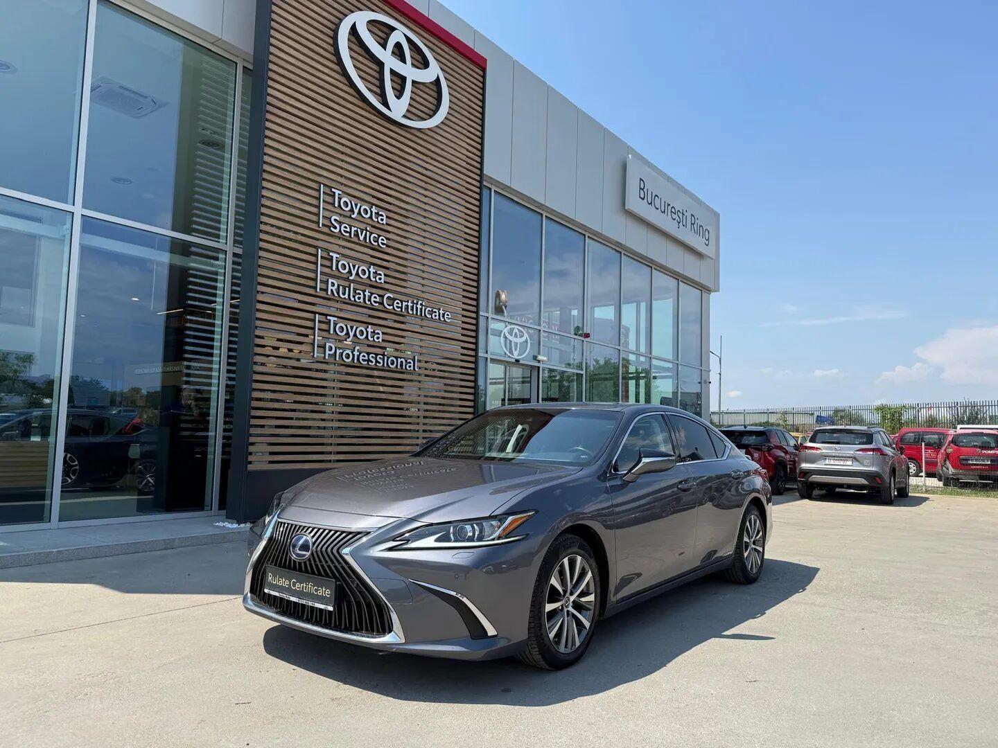 Lexus ES